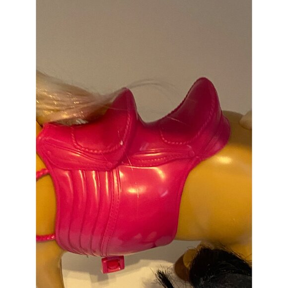 Lot Of Three Toy Horses With Accessories - Black White & Yellow With Pink Saddle - Picture 4 of 9